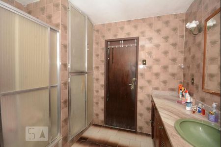 Casa à venda com 180m², 4 quartos e 5 vagasBanheiro Social 1