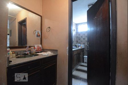 Casa à venda com 180m², 4 quartos e 5 vagasCorredor - Lavatório