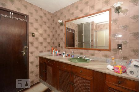 Casa à venda com 180m², 4 quartos e 5 vagasBanheiro Social 1