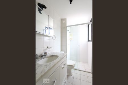 Apartamento para alugar com 69m², 2 quartos e 2 vagas Apartamento para alugar com 69m², 2 quartos e 2 vagasBanheiro 1