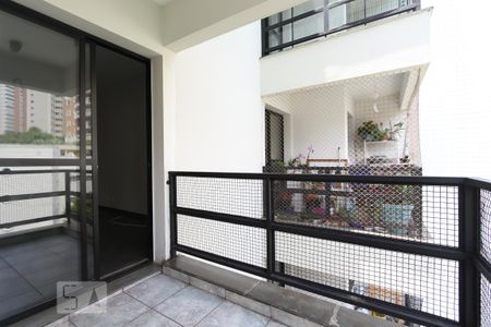 Apartamento para alugar com 69m², 2 quartos e 2 vagas Apartamento para alugar com 69m², 2 quartos e 2 vagasVaranda da sala