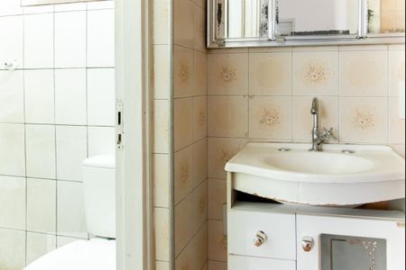Banheiro de apartamento para alugar com 2 quartos, 57m² em Conjunto Habitacional Padre José de Anchieta, São Paulo