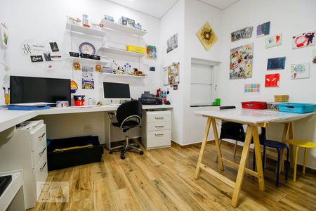 Casa à venda com 430m², 3 quartos e 5 vagasEscritório