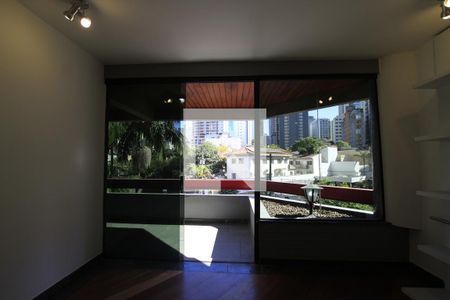 Apartamento para alugar com 3 quartos, 190m² em Aclimação, São Paulo