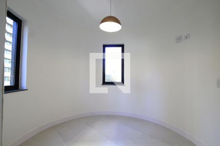Corredor de apartamento para alugar com 3 quartos, 190m² em Aclimação, São Paulo
