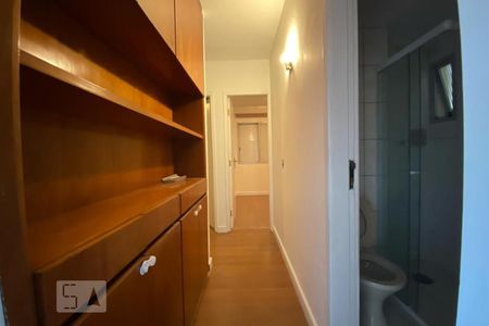 Corredor de apartamento à venda com 3 quartos, 63m² em Vila Andrade, São Paulo