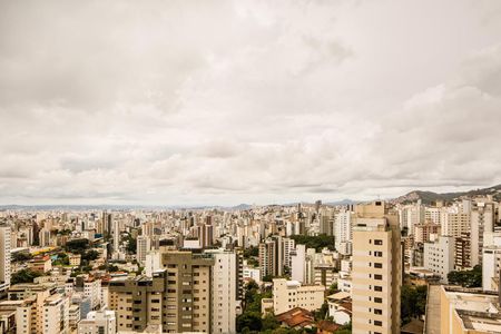 Apartamento para alugar com 160m², 4 quartos e 3 vagasVista da Sala e Quartos