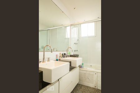 Apartamento para alugar com 160m², 4 quartos e 3 vagasBanheiro do Quarto 4