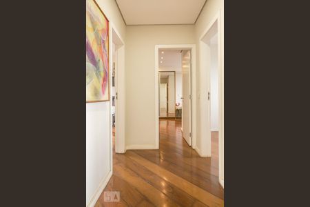 Apartamento para alugar com 160m², 4 quartos e 3 vagasCorredor Quartos