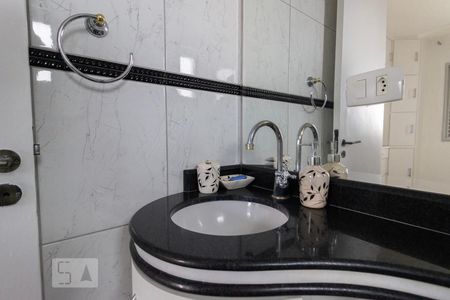 Apartamento à venda com 71m², 3 quartos e 3 vagas Apartamento à venda com 71m², 3 quartos e 3 vagasBanheiro