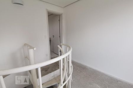 Apartamento para alugar com 116m², 3 quartos e 1 vaga Apartamento para alugar com 116m², 3 quartos e 1 vagaEscada