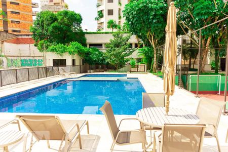 Apartamento para alugar com 300m², 6 quartos e 4 vagasÁrea comum - Piscina
