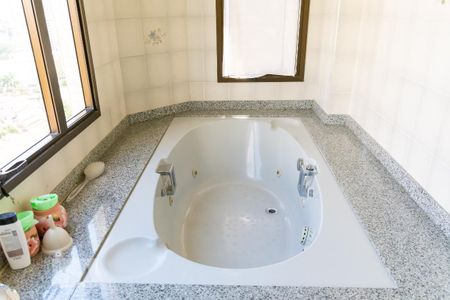 Apartamento para alugar com 300m², 6 quartos e 4 vagasBanheiro da Suíte master