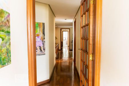 Apartamento para alugar com 300m², 6 quartos e 4 vagasCorredor