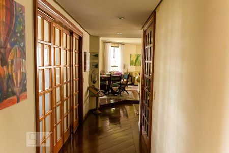 Apartamento para alugar com 300m², 6 quartos e 4 vagasCorredor