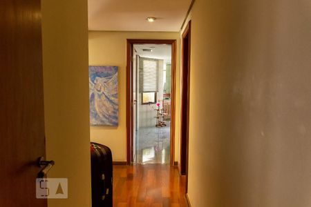 Apartamento para alugar com 300m², 6 quartos e 4 vagasCorredor