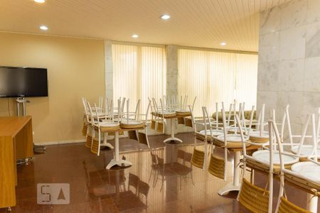 Apartamento para alugar com 300m², 6 quartos e 4 vagasÁrea comum - Salão de festas