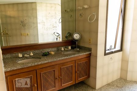 Apartamento para alugar com 300m², 6 quartos e 4 vagasBanheiro da Suíte master