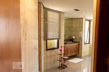 Apartamento para alugar com 300m², 6 quartos e 4 vagasBanheiro da Suíte master