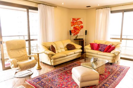 Apartamento para alugar com 300m², 6 quartos e 4 vagasSala de TV