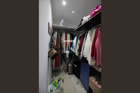 Casa à venda com 350m², 3 quartos e 2 vagasSuíte 2 Closet