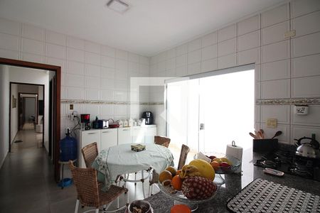 Casa à venda com 350m², 3 quartos e 2 vagasCozinha 