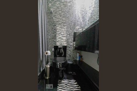 Apartamento à venda com 141m², 3 quartos e 2 vagas Apartamento à venda com 141m², 3 quartos e 2 vagasLavabo