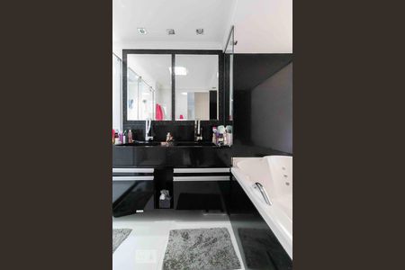 Apartamento à venda com 141m², 3 quartos e 2 vagas Apartamento à venda com 141m², 3 quartos e 2 vagasBanheiro da Suíte 1