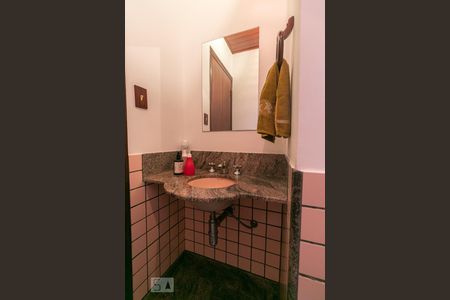 Casa à venda com 198m², 4 quartos e 3 vagasBanheiro 4