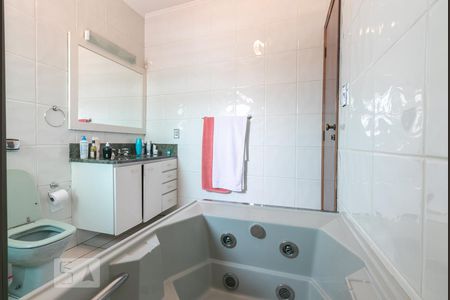 Casa à venda com 198m², 4 quartos e 3 vagasBanheiro da Suíte