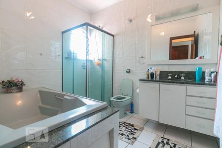 Casa à venda com 198m², 4 quartos e 3 vagasBanheiro da Suíte