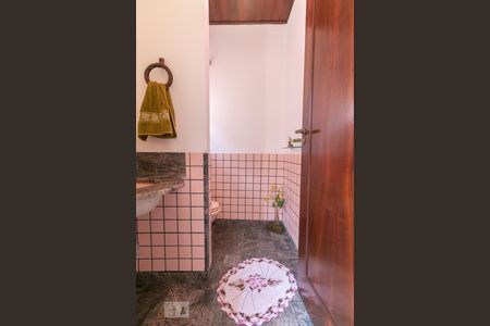 Casa à venda com 198m², 4 quartos e 3 vagasBanheiro 4
