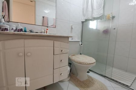 Banheiro de apartamento à venda com 2 quartos, 75m² em Vila Suzana, São Paulo