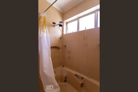 Casa para alugar com 300m², 3 quartos e 5 vagasBanheiro