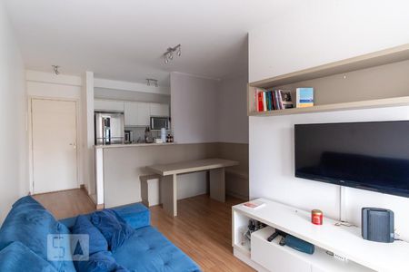 Sala de Apartamento com 2 quartos, 55m² Cambuí