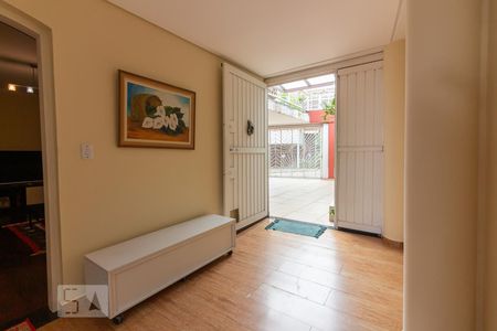 Hall de casa para alugar com 4 quartos, 380m² em Jardim das Vertentes, São Paulo