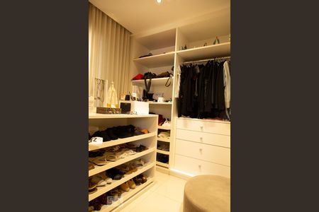 Apartamento à venda com 115m², 2 quartos e 3 vagasCloset suíte 1