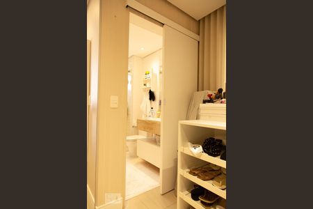 Apartamento à venda com 115m², 2 quartos e 3 vagasCloset suíte 1