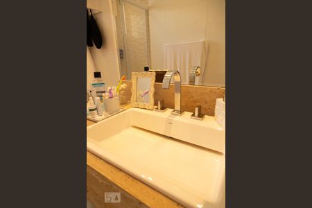 Apartamento à venda com 115m², 2 quartos e 3 vagasBanheiro suíte 1