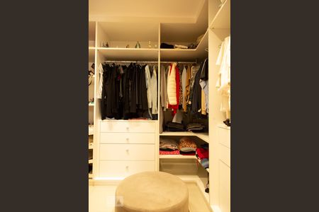 Apartamento à venda com 115m², 2 quartos e 3 vagasCloset suíte 1