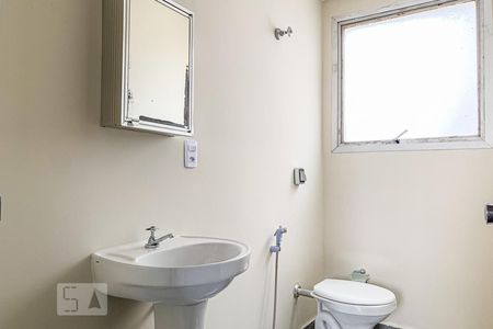 Banheiro de apartamento à venda com 1 quarto, 56m² em Centro, Campinas