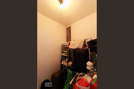 Apartamento à venda com 126m², 4 quartos e 2 vagas Apartamento à venda com 126m², 4 quartos e 2 vagasQuarto de Serviço