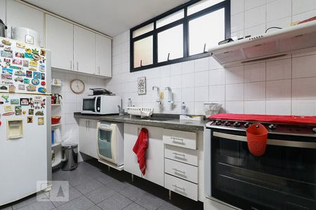 Apartamento à venda com 126m², 4 quartos e 2 vagas Apartamento à venda com 126m², 4 quartos e 2 vagasCozinha