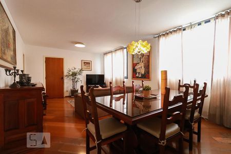 Apartamento à venda com 126m², 4 quartos e 2 vagas Apartamento à venda com 126m², 4 quartos e 2 vagasSala