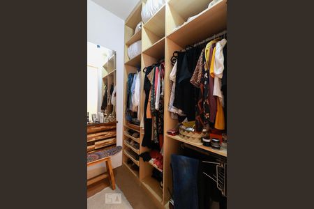 Apartamento à venda com 126m², 4 quartos e 2 vagas Apartamento à venda com 126m², 4 quartos e 2 vagasCloset da suíte