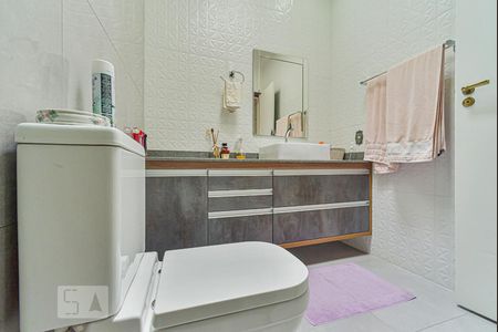 Casa à venda com 302m², 3 quartos e 4 vagas Casa à venda com 302m², 3 quartos e 4 vagasBanheiro da Suite 1