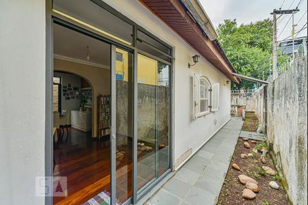 Casa à venda com 302m², 3 quartos e 4 vagas Casa à venda com 302m², 3 quartos e 4 vagasCorredor Lateral Externo