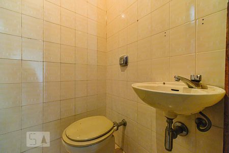 Casa à venda com 302m², 3 quartos e 4 vagas Casa à venda com 302m², 3 quartos e 4 vagasBanheiro de Serviço