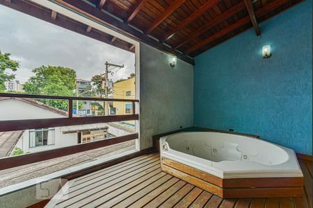 Casa à venda com 302m², 3 quartos e 4 vagas Casa à venda com 302m², 3 quartos e 4 vagasSpa