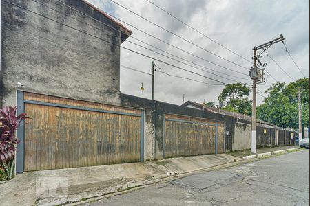 Casa à venda com 302m², 3 quartos e 4 vagas Casa à venda com 302m², 3 quartos e 4 vagasFachada